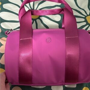 Brand new Lululemon knit nylon mini barrel 5L bag